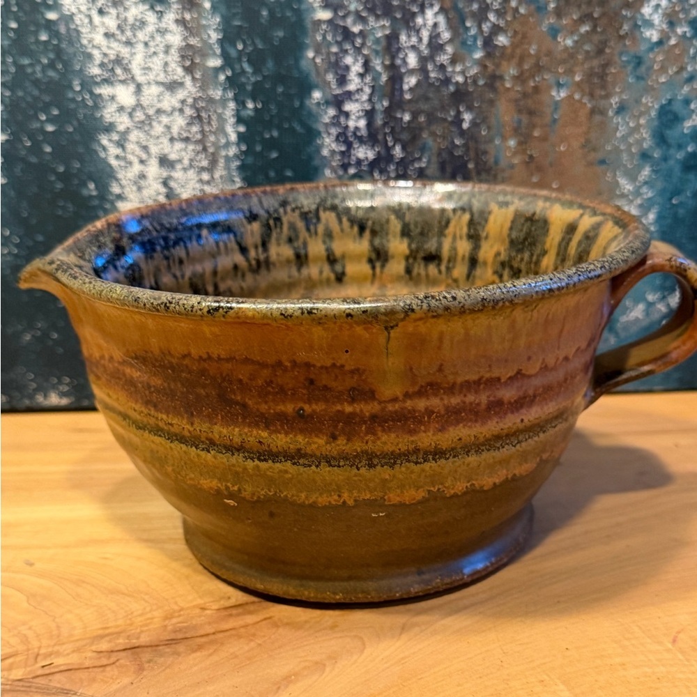 Ceramic (vintage 1978 ) hand‎ thrown Batter Bowl